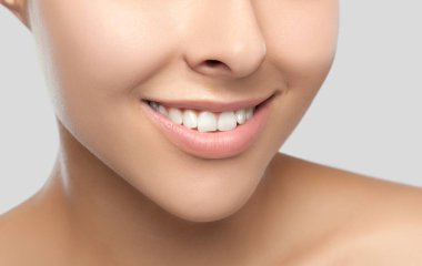 Cosmetic Dentistry for Gap Teeth: Close Spaces with Seamless Enhancements